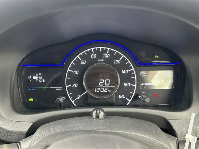 日産 ノート e－パワー X 愛知県 2017(平29)年 6.2万km グレー 純正ナビ　/（フルセグ/BT/CD/DVD） /衝突軽減システム　/レーンキープアシスト　/オートライト　/電動格納ミラー　/ドライブレコーダー　/純正ホイールキャップ