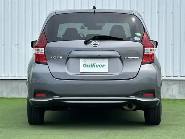 日産 ノート e－パワー X 香川県 2017(平29)年 6.2万km ダークメタルグレー 登録時走行距離：61986km/純正ナビ　/（フルセグ/BT/CD/DVD） /バックカメラ/衝突軽減システム　/レーンキープアシスト　/オートライト　/電動格納ミラー　/ドライブレコーダー　/純正ホイールキャップ/純正フロアマット　/スマートキー　/プッシュスタート