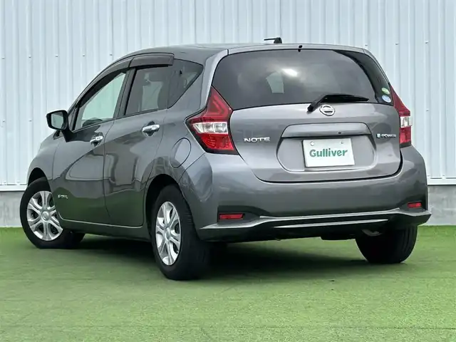 日産 ノート e－パワー X 香川県 2017(平29)年 6.2万km ダークメタルグレー 登録時走行距離：61986km/純正ナビ　/（フルセグ/BT/CD/DVD） /バックカメラ/衝突軽減システム　/レーンキープアシスト　/オートライト　/電動格納ミラー　/ドライブレコーダー　/純正ホイールキャップ/純正フロアマット　/スマートキー　/プッシュスタート
