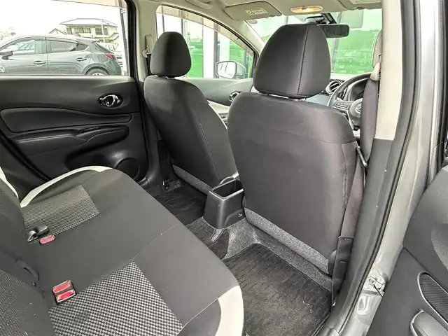 日産 ノート e－パワー X 香川県 2017(平29)年 6.2万km ダークメタルグレー 登録時走行距離：61986km/純正ナビ　/（フルセグ/BT/CD/DVD） /バックカメラ/衝突軽減システム　/レーンキープアシスト　/オートライト　/電動格納ミラー　/ドライブレコーダー　/純正ホイールキャップ/純正フロアマット　/スマートキー　/プッシュスタート