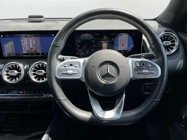 メルセデス・ベンツ ＧＬＢ２５０ 4マチック スポーツ 東京都 2020(令2)年 2.2万km 白 AMGラインパッケージ/・AMGスタイリングパッケージ/・MBロゴ付きブレーキキャリパー/・レザーDINAMICAシート/・アダプティブハイビームアシスト・プラス/・アンビエント６４色/レーダーセーフティパッケージ/・アクティブディスタンスアシスト・ディストロニック/・アクティブブレーキアシスト/・PRE-SAFE/・PREーSAFE＋/・PRE-SAFEサウンド/アクティブブレーンキーピングアシスト/・アクティブステアリングアシスト/本革シート/メモリ付きパワーシート/シートヒーター