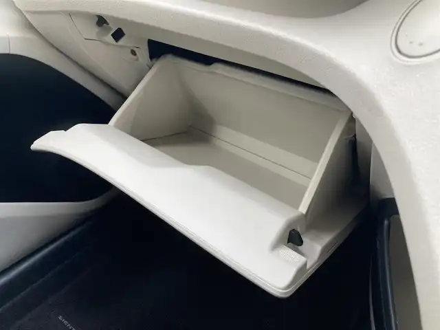 トヨタ シエンタ G 静岡県 2016(平28)年 4.8万km ホワイトパールクリスタルシャイン Toyota Safety Sense/純正SDナビ(NSCD-W66)/　AM FM CD Bluetooth AUX/バックモニター/前方ドライブレコーダー/LEDオートヘッドライト/両側パワースライドドア/純正15インチアルミホイール/革巻きステアリング/ステアリングスイッチ/フルセグTV/ビルトインETC/モデリスタエアロ(フロント/リアスポイラー)