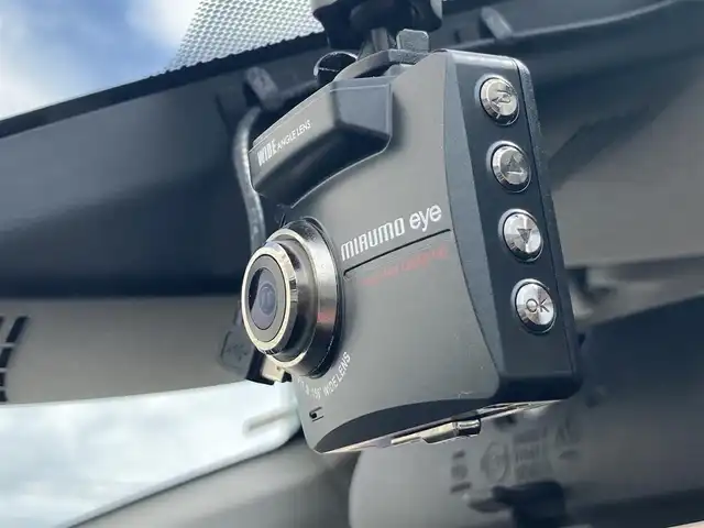 トヨタ シエンタ G 静岡県 2016(平28)年 4.8万km ホワイトパールクリスタルシャイン Toyota Safety Sense/純正SDナビ(NSCD-W66)/　AM FM CD Bluetooth AUX/バックモニター/前方ドライブレコーダー/LEDオートヘッドライト/両側パワースライドドア/純正15インチアルミホイール/革巻きステアリング/ステアリングスイッチ/フルセグTV/ビルトインETC/モデリスタエアロ(フロント/リアスポイラー)