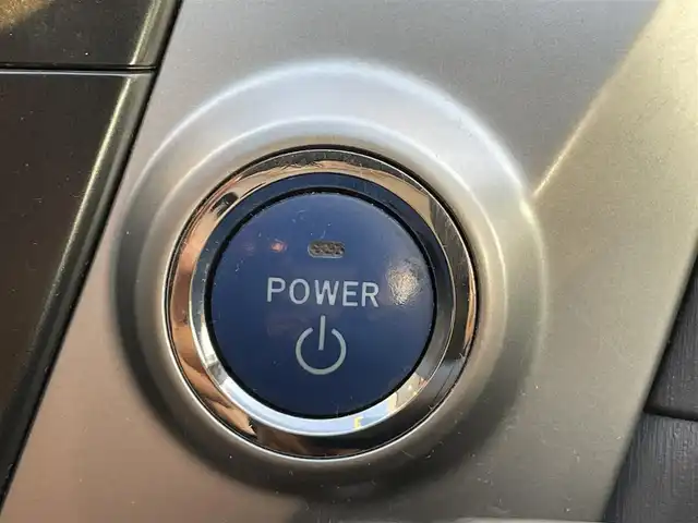 トヨタ プリウス α S 三重県 2014(平26)年 10.3万km ホワイトパールクリスタルシャイン (株)IDOMが運営する【じしゃロン四日市店】の自社ローン専用車両になります。こちらは現金またはオートローンご利用時の価格です。自社ローンご希望の方は別途その旨お申付け下さい/純正ナビ（CD/DVD/フルセグTV/BT）/バックカメラ/ビルトインETC/ステアリングスイッチ/ドアバイザー/LEONIS18インチAW/Pスタート/スマートキー