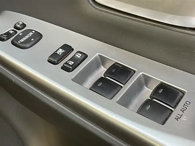 トヨタ プリウス α S 三重県 2014(平26)年 10.3万km ホワイトパールクリスタルシャイン (株)IDOMが運営する【じしゃロン四日市店】の自社ローン専用車両になります。こちらは現金またはオートローンご利用時の価格です。自社ローンご希望の方は別途その旨お申付け下さい/純正ナビ（CD/DVD/フルセグTV/BT）/バックカメラ/ビルトインETC/ステアリングスイッチ/ドアバイザー/LEONIS18インチAW/Pスタート/スマートキー