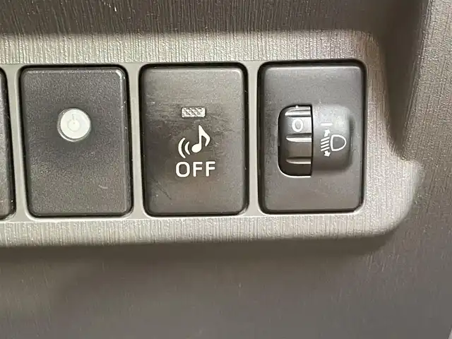 トヨタ プリウス α S 三重県 2014(平26)年 10.3万km ホワイトパールクリスタルシャイン (株)IDOMが運営する【じしゃロン四日市店】の自社ローン専用車両になります。こちらは現金またはオートローンご利用時の価格です。自社ローンご希望の方は別途その旨お申付け下さい/純正ナビ（CD/DVD/フルセグTV/BT）/バックカメラ/ビルトインETC/ステアリングスイッチ/ドアバイザー/LEONIS18インチAW/Pスタート/スマートキー