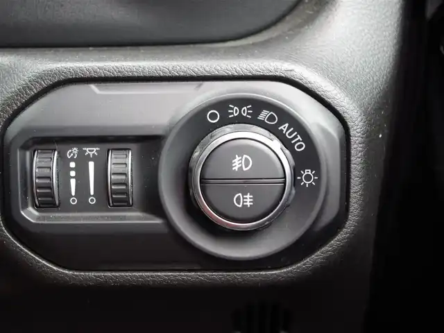 クライスラー・ジープ ジープ ラングラー アンリミテッド サハラ 埼玉県 2020(令2)年 5.3万km 黒 ブラックレザーシート /アダプティブクルーズコントロール /ALPINEサブウーファー /CarPlay /パークセンサー /ブラインドスポットモニター /バックカメラ /Uconnectナビ/ETC /フルセグTV /シートヒーター /ハンドルヒーター