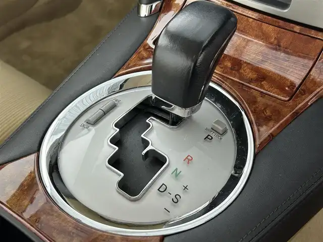 トヨタ マークＸ 250G プライムセレクション 佐賀県 2006(平18)年 8.9万km クールホワイトパールクリスタルシャイン 純正7型ナビ/ＡＭ/ＦＭ/CD/ワンセグTV/バックカメラ/パワーシート/衝突被害軽減システム/HIDヘッドライト/オートエアコン/盗難防止装置/横滑り防止装置/オートライト/リモコンキー/フロアマット/純正16インチアルミホイール/ダブルエアバッグ/革巻きステアリング