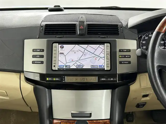 トヨタ マークＸ 250G プライムセレクション 佐賀県 2006(平18)年 8.9万km クールホワイトパールクリスタルシャイン 純正7型ナビ/ＡＭ/ＦＭ/CD/ワンセグTV/バックカメラ/パワーシート/衝突被害軽減システム/HIDヘッドライト/オートエアコン/盗難防止装置/横滑り防止装置/オートライト/リモコンキー/フロアマット/純正16インチアルミホイール/ダブルエアバッグ/革巻きステアリング