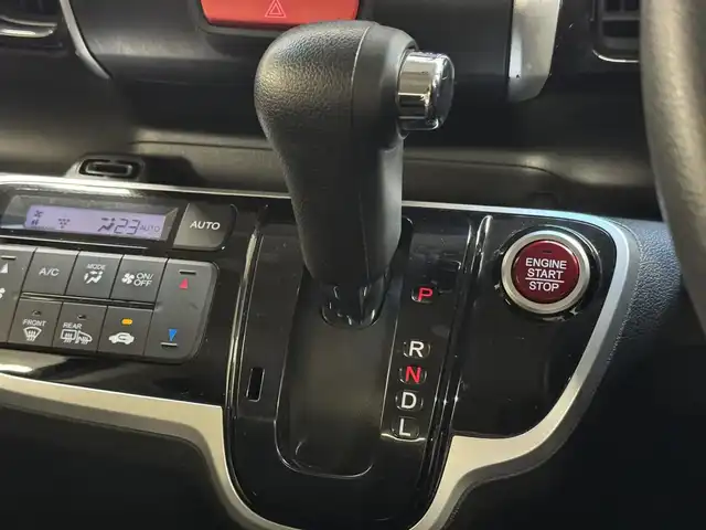 ホンダ Ｎ ＢＯＸ カスタム SSブラックSパッケージ 三重県 2017(平29)年 6.1万km クリスタルブラックパール ガソリン/FF/インパネCVT/カロッツェリア『楽ナビ』（7インチ） AVIC-RZ800/（CD/DVD/MSV/SD/FM/AM/TV/Bluetooth/iPod/USB/ドラレコ入力あり）/バックカメラ/両側パワースライドドア/ビルトイン ETC/安全/・VSA（トラクションコントロール、ABS）/装備/・シートヒーター（D/N）/・オートライト/・ディスチャージヘッドランプ（HIDヘッドランプ）/・オートエアコン/・プッシュスタート/・ステアリングスイッチ/・純正14inAW（オールブラック塗装）/・スマートキーx1