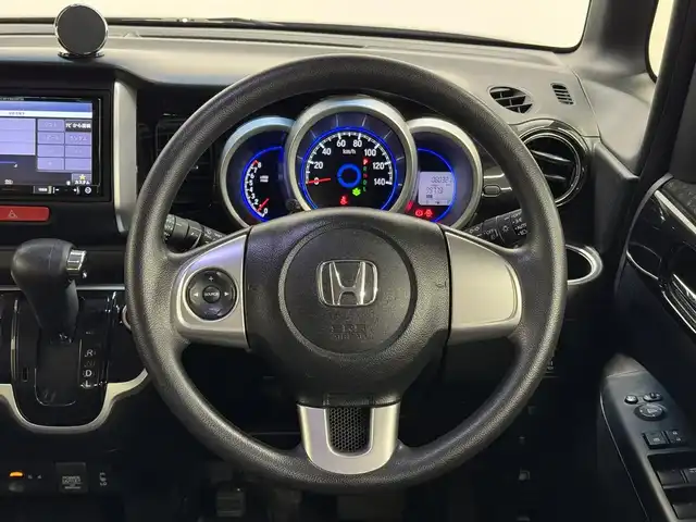 ホンダ Ｎ ＢＯＸ カスタム SSブラックSパッケージ 三重県 2017(平29)年 6.1万km クリスタルブラックパール ガソリン/FF/インパネCVT/カロッツェリア『楽ナビ』（7インチ） AVIC-RZ800/（CD/DVD/MSV/SD/FM/AM/TV/Bluetooth/iPod/USB/ドラレコ入力あり）/バックカメラ/両側パワースライドドア/ビルトイン ETC/安全/・VSA（トラクションコントロール、ABS）/装備/・シートヒーター（D/N）/・オートライト/・ディスチャージヘッドランプ（HIDヘッドランプ）/・オートエアコン/・プッシュスタート/・ステアリングスイッチ/・純正14inAW（オールブラック塗装）/・スマートキーx1