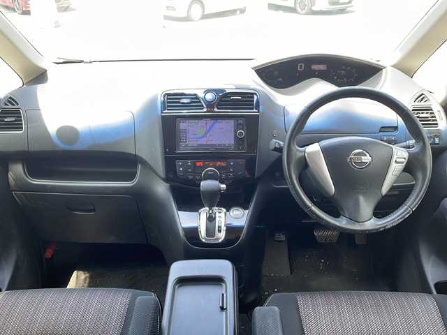 日産 セレナ ハイウェイスター Aセーフティ 京都府 2014(平26)年 19.5万km ダイヤモンドブラック 社外メモリナビ/BT/MSV/DVD/フルセグ/後席フリップダウンモニター/アラウンドビューモニター/エマージェンシーブレーキ/クルーズコントロール/LEDヘッドライト/両側パワースライドドア/ETC/純正15インチアルミ