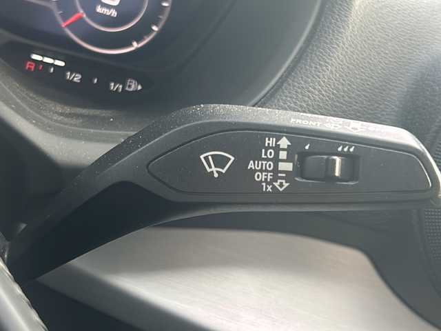アウディ Ｑ２ 30TFSIスポーツ 富山県 2019(令1)年 7.6万km 白 衝突軽減ブレーキ/純正ＳＤナビ/バックカメラ/電動リアゲート/シートヒーター/コーナーセンサー/オートライト/横滑り防止装置/ＥＴＣ/アイドリングストップ/盗難防止装置