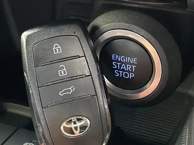 トヨタ ハリアー Z レザーパッケージ 新潟県 2022(令4)年 3.3万km プレシャスブラックパール JBLプレミアムサウンド/オーディオディスプレイ（BT/TV/AUX/USB/Apple Car Play/Android Auto）/ステアリングヒーター/D席シートセット/D席＋N席シートヒーター/シートベンチレーター/デジタルインナーミラー/HUD/Auto Hold/パワーバックドア/D席シートセット/社外スタットレス車載（225/60/R18 Joker）