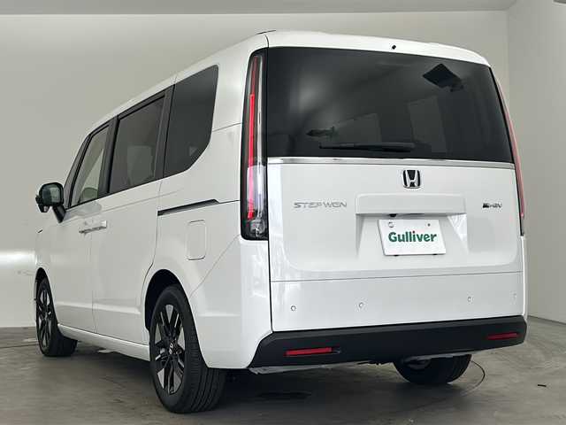 ホンダ ステップワゴン eHEV エアー EX 兵庫県 2025(令7)年 0.1千km プラチナホワイトパール ・登録済未使用車/・11.4インチHonda CONNECTナビ（LXM-247VFLi）/・CD/DVD/BT/SD/・全列USBチャージャー/・フルセグTV/・Honda SENSING/・衝突軽減ブレーキ/・ACC先行車検知音/・先行車発進お知らせ/・路外逸脱抑制機能/・車線維持支援システム/・ブラインドスポットモニター/・標識認識機能/・標識認識機能速度超過お知らせ/・パーキングセンサー/・前後コーナーセンサー/・レーダークルーズコントロール/・バックモニター/・電動パーキングブレーキ/・ブレーキホールド/・減速セレクター/・両側パワースライドドア/・パワーテールゲート/・シートヒーター（運転席＋助手席）/・ウォークスルー/・オットマン/・純正１６インチアルミホイール/・トリプルゾーンコントロール・フルオートエアコンディショナー/・革巻きステアリング/・スマートキー/・スペアキー/・プッシュスタート