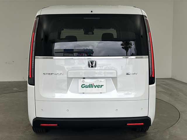 ホンダ ステップワゴン eHEV エアー EX 兵庫県 2025(令7)年 0.1千km プラチナホワイトパール ・登録済未使用車/・11.4インチHonda CONNECTナビ（LXM-247VFLi）/・CD/DVD/BT/SD/・全列USBチャージャー/・フルセグTV/・Honda SENSING/・衝突軽減ブレーキ/・ACC先行車検知音/・先行車発進お知らせ/・路外逸脱抑制機能/・車線維持支援システム/・ブラインドスポットモニター/・標識認識機能/・標識認識機能速度超過お知らせ/・パーキングセンサー/・前後コーナーセンサー/・レーダークルーズコントロール/・バックモニター/・電動パーキングブレーキ/・ブレーキホールド/・減速セレクター/・両側パワースライドドア/・パワーテールゲート/・シートヒーター（運転席＋助手席）/・ウォークスルー/・オットマン/・純正１６インチアルミホイール/・トリプルゾーンコントロール・フルオートエアコンディショナー/・革巻きステアリング/・スマートキー/・スペアキー/・プッシュスタート