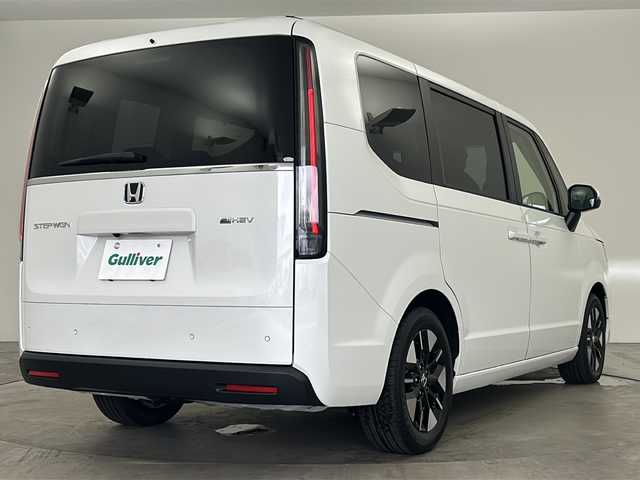 ホンダ ステップワゴン eHEV エアー EX 兵庫県 2025(令7)年 0.1千km プラチナホワイトパール ・登録済未使用車/・11.4インチHonda CONNECTナビ（LXM-247VFLi）/・CD/DVD/BT/SD/・全列USBチャージャー/・フルセグTV/・Honda SENSING/・衝突軽減ブレーキ/・ACC先行車検知音/・先行車発進お知らせ/・路外逸脱抑制機能/・車線維持支援システム/・ブラインドスポットモニター/・標識認識機能/・標識認識機能速度超過お知らせ/・パーキングセンサー/・前後コーナーセンサー/・レーダークルーズコントロール/・バックモニター/・電動パーキングブレーキ/・ブレーキホールド/・減速セレクター/・両側パワースライドドア/・パワーテールゲート/・シートヒーター（運転席＋助手席）/・ウォークスルー/・オットマン/・純正１６インチアルミホイール/・トリプルゾーンコントロール・フルオートエアコンディショナー/・革巻きステアリング/・スマートキー/・スペアキー/・プッシュスタート