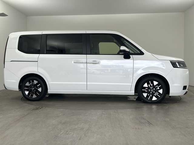 ホンダ ステップワゴン eHEV エアー EX 兵庫県 2025(令7)年 0.1千km プラチナホワイトパール ・登録済未使用車/・11.4インチHonda CONNECTナビ（LXM-247VFLi）/・CD/DVD/BT/SD/・全列USBチャージャー/・フルセグTV/・Honda SENSING/・衝突軽減ブレーキ/・ACC先行車検知音/・先行車発進お知らせ/・路外逸脱抑制機能/・車線維持支援システム/・ブラインドスポットモニター/・標識認識機能/・標識認識機能速度超過お知らせ/・パーキングセンサー/・前後コーナーセンサー/・レーダークルーズコントロール/・バックモニター/・電動パーキングブレーキ/・ブレーキホールド/・減速セレクター/・両側パワースライドドア/・パワーテールゲート/・シートヒーター（運転席＋助手席）/・ウォークスルー/・オットマン/・純正１６インチアルミホイール/・トリプルゾーンコントロール・フルオートエアコンディショナー/・革巻きステアリング/・スマートキー/・スペアキー/・プッシュスタート