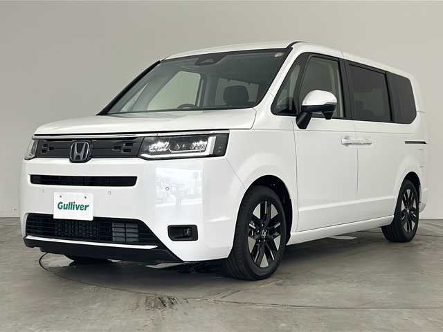 ホンダ ステップワゴン eHEV エアー EX 兵庫県 2025(令7)年 0.1千km プラチナホワイトパール ・登録済未使用車/・11.4インチHonda CONNECTナビ（LXM-247VFLi）/・CD/DVD/BT/SD/・全列USBチャージャー/・フルセグTV/・Honda SENSING/・衝突軽減ブレーキ/・ACC先行車検知音/・先行車発進お知らせ/・路外逸脱抑制機能/・車線維持支援システム/・ブラインドスポットモニター/・標識認識機能/・標識認識機能速度超過お知らせ/・パーキングセンサー/・前後コーナーセンサー/・レーダークルーズコントロール/・バックモニター/・電動パーキングブレーキ/・ブレーキホールド/・減速セレクター/・両側パワースライドドア/・パワーテールゲート/・シートヒーター（運転席＋助手席）/・ウォークスルー/・オットマン/・純正１６インチアルミホイール/・トリプルゾーンコントロール・フルオートエアコンディショナー/・革巻きステアリング/・スマートキー/・スペアキー/・プッシュスタート