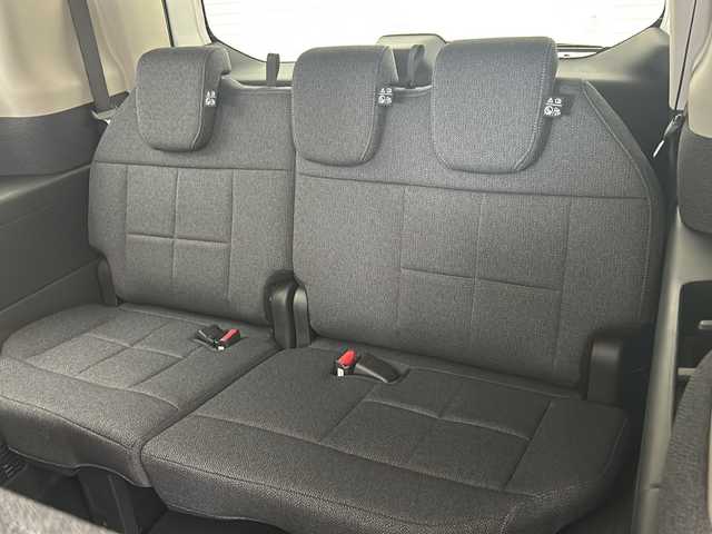 ホンダ ステップワゴン eHEV エアー EX 兵庫県 2025(令7)年 0.1千km プラチナホワイトパール ・登録済未使用車/・11.4インチHonda CONNECTナビ（LXM-247VFLi）/・CD/DVD/BT/SD/・全列USBチャージャー/・フルセグTV/・Honda SENSING/・衝突軽減ブレーキ/・ACC先行車検知音/・先行車発進お知らせ/・路外逸脱抑制機能/・車線維持支援システム/・ブラインドスポットモニター/・標識認識機能/・標識認識機能速度超過お知らせ/・パーキングセンサー/・前後コーナーセンサー/・レーダークルーズコントロール/・バックモニター/・電動パーキングブレーキ/・ブレーキホールド/・減速セレクター/・両側パワースライドドア/・パワーテールゲート/・シートヒーター（運転席＋助手席）/・ウォークスルー/・オットマン/・純正１６インチアルミホイール/・トリプルゾーンコントロール・フルオートエアコンディショナー/・革巻きステアリング/・スマートキー/・スペアキー/・プッシュスタート