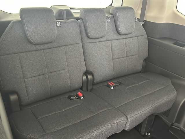 ホンダ ステップワゴン eHEV エアー EX 兵庫県 2025(令7)年 0.1千km プラチナホワイトパール ・登録済未使用車/・11.4インチHonda CONNECTナビ（LXM-247VFLi）/・CD/DVD/BT/SD/・全列USBチャージャー/・フルセグTV/・Honda SENSING/・衝突軽減ブレーキ/・ACC先行車検知音/・先行車発進お知らせ/・路外逸脱抑制機能/・車線維持支援システム/・ブラインドスポットモニター/・標識認識機能/・標識認識機能速度超過お知らせ/・パーキングセンサー/・前後コーナーセンサー/・レーダークルーズコントロール/・バックモニター/・電動パーキングブレーキ/・ブレーキホールド/・減速セレクター/・両側パワースライドドア/・パワーテールゲート/・シートヒーター（運転席＋助手席）/・ウォークスルー/・オットマン/・純正１６インチアルミホイール/・トリプルゾーンコントロール・フルオートエアコンディショナー/・革巻きステアリング/・スマートキー/・スペアキー/・プッシュスタート