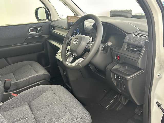 ホンダ ステップワゴン eHEV エアー EX 兵庫県 2025(令7)年 0.1千km プラチナホワイトパール ・登録済未使用車/・11.4インチHonda CONNECTナビ（LXM-247VFLi）/・CD/DVD/BT/SD/・全列USBチャージャー/・フルセグTV/・Honda SENSING/・衝突軽減ブレーキ/・ACC先行車検知音/・先行車発進お知らせ/・路外逸脱抑制機能/・車線維持支援システム/・ブラインドスポットモニター/・標識認識機能/・標識認識機能速度超過お知らせ/・パーキングセンサー/・前後コーナーセンサー/・レーダークルーズコントロール/・バックモニター/・電動パーキングブレーキ/・ブレーキホールド/・減速セレクター/・両側パワースライドドア/・パワーテールゲート/・シートヒーター（運転席＋助手席）/・ウォークスルー/・オットマン/・純正１６インチアルミホイール/・トリプルゾーンコントロール・フルオートエアコンディショナー/・革巻きステアリング/・スマートキー/・スペアキー/・プッシュスタート