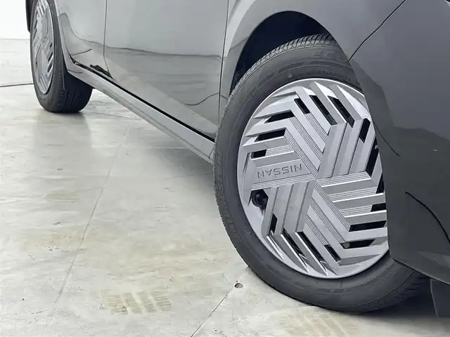 日産 ノート X 福岡県 2024(令6)年 0.5万km スーパーブラック 純正９型ディスプレイオーディオ　/バックカメラ　/ＥＴＣ　/ナビ連動前方ドラレコ　/コーナーセンサー　/エマージェンシーブレーキ　/レーンキープ　/プッシュスタート　/電動格納式ドアミラー　/オートライト　/ＬＥＤライト