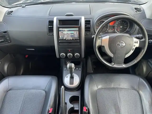 日産 エクストレイル 20Xtt 千葉県 2010(平22)年 18.3万km ダイヤモンドブラック 純正ディーラーナビ(AM/FM/CD/DVD/SD/USB/ワンセグ)/クルーズコントロール/駆動モード切替システム/全席シートヒーター/ダウンヒルアシスト/HIDヘッドライト/電動格納ミラー/純正フロアマット/オートライト/ハーフレザーシート/ドアバイザー/ETC/シガーソケット/ルーフレール