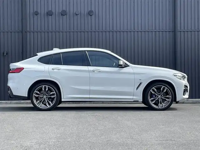 ＢＭＷ Ｘ４ M40i 福島県 2020(令2)年 5万km アルピンホワイトⅢ アクティブクルーズコントロール/ブラインドスポットモニター/レーンキープアシスト/インテリジェントセーフティ/・前車接近警告/・衝突回避・被害軽減ブレーキ/・車線逸脱警/ヴァーネスカレザーシート/シートヒーター(全席)/パワーシート(前席)/パワーリアゲート/フットオープナー/純正ナビ(BT/USB)/Qi充電/フルセグTV/360°カメラ/バックカメラ/純正21AW/純正ドライブレコーダー(前後)/ミラー一体型ETC2.0/アンビエントライト/オートホールド/取扱説明書/保証書/スペアキー