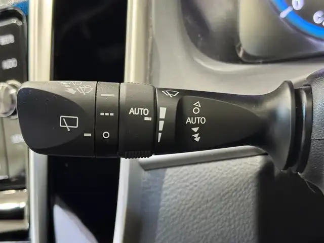 トヨタ ハリアー プレミアム 岐阜県 2016(平28)年 6.1万km ホワイトパールクリスタルシャイン 純正ナビ（フルセグ・ＢＴ・ＣＤ・ＤＶＤ）　/ハーフレザー/パワーシート　/ビルトインＥＴＣ　/バックカメラ　/パワーバックドア　/オートハイビーム　/ステアリングリモコン　/純正ドアバイザー　/純正フロアマット　/アイドリングストップ/スペアキー/クリアテール/取扱説明書/ナビ取扱説明書