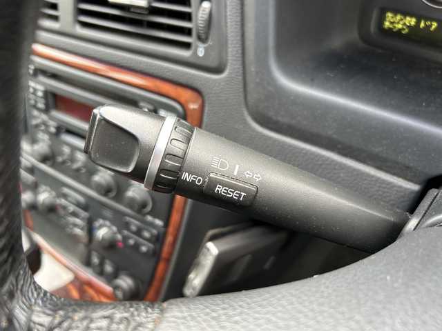 ボルボ Ｖ７０ 千葉県 2006(平18)年 14.4万km 白 黒革シート サンルーフ