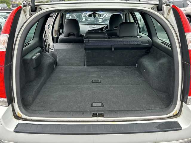 ボルボ Ｖ７０ 千葉県 2006(平18)年 14.4万km 白 黒革シート サンルーフ