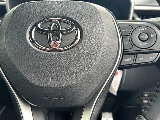 トヨタ カローラ クロス ハイブリッド Z 山形県 2023(令5)年 3.9万km アティチュードブラックマイカ 純正9インチディスプレイオーディオ/（AM/FM/フルセグ/BT/Miracast）/モデリスタエアロ/クルーズコントロール（追従有）/バックカメラ/パノラミックビューモニター/コーナーセンサー/クリアランスソナー/BSM/ステアリングスイッチ/ステアリングヒーター/レザーシート/運転席パワーシート/シートヒーター/オートLEDヘッドライト/オートマチックハイビーム/ワイパーデアイザー/電動パーキング/ビルトインETC/パワーバックドア/ドリンクホルダー