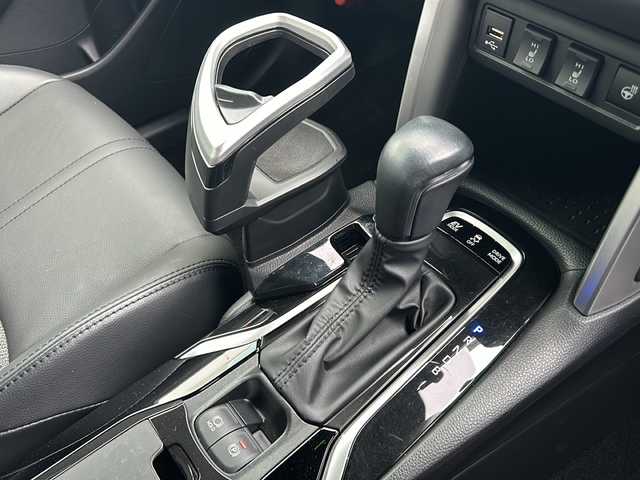 トヨタ カローラ クロス ハイブリッド Z 山形県 2023(令5)年 3.9万km アティチュードブラックマイカ 純正9インチディスプレイオーディオ/（AM/FM/フルセグ/BT/Miracast）/モデリスタエアロ/クルーズコントロール（追従有）/バックカメラ/パノラミックビューモニター/コーナーセンサー/クリアランスソナー/BSM/ステアリングスイッチ/ステアリングヒーター/レザーシート/運転席パワーシート/シートヒーター/オートLEDヘッドライト/オートマチックハイビーム/ワイパーデアイザー/電動パーキング/ビルトインETC/パワーバックドア/ドリンクホルダー