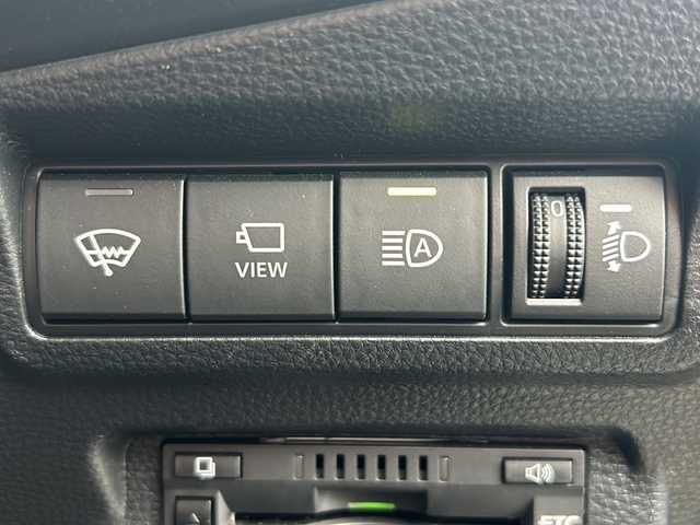 トヨタ カローラ クロス ハイブリッド Z 山形県 2023(令5)年 3.9万km アティチュードブラックマイカ 純正9インチディスプレイオーディオ/（AM/FM/フルセグ/BT/Miracast）/モデリスタエアロ/クルーズコントロール（追従有）/バックカメラ/パノラミックビューモニター/コーナーセンサー/クリアランスソナー/BSM/ステアリングスイッチ/ステアリングヒーター/レザーシート/運転席パワーシート/シートヒーター/オートLEDヘッドライト/オートマチックハイビーム/ワイパーデアイザー/電動パーキング/ビルトインETC/パワーバックドア/ドリンクホルダー