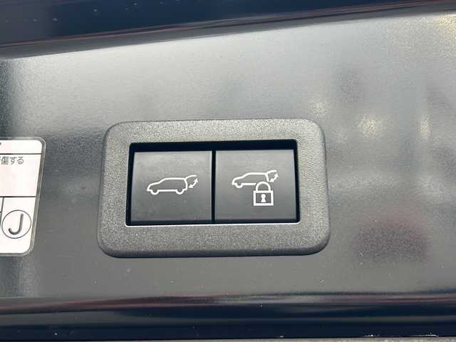 トヨタ カローラ クロス ハイブリッド Z 山形県 2023(令5)年 3.9万km アティチュードブラックマイカ 純正9インチディスプレイオーディオ/（AM/FM/フルセグ/BT/Miracast）/モデリスタエアロ/クルーズコントロール（追従有）/バックカメラ/パノラミックビューモニター/コーナーセンサー/クリアランスソナー/BSM/ステアリングスイッチ/ステアリングヒーター/レザーシート/運転席パワーシート/シートヒーター/オートLEDヘッドライト/オートマチックハイビーム/ワイパーデアイザー/電動パーキング/ビルトインETC/パワーバックドア/ドリンクホルダー