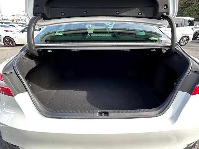 トヨタ カムリ G 大阪府 2018(平30)年 5.5万km プラチナホワイトパールマイカ 純正ナビ(BT/フルセグ/AUX/DVD)/バックカメラ/レーダークルーズコントロール/衝突被害軽減システム/レーンキープアシスト/盗難防止装置/横滑り防止装置/モデリスタ/純正フロアマット/社外アルミホイール/ETC/LEDヘッドライト/オートライト/オートマチックハイビーム/スペアキー/エンジンスタートボタン