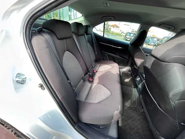 トヨタ カムリ G 大阪府 2018(平30)年 5.5万km プラチナホワイトパールマイカ 純正ナビ(BT/フルセグ/AUX/DVD)/バックカメラ/レーダークルーズコントロール/衝突被害軽減システム/レーンキープアシスト/盗難防止装置/横滑り防止装置/モデリスタ/純正フロアマット/社外アルミホイール/ETC/LEDヘッドライト/オートライト/オートマチックハイビーム/スペアキー/エンジンスタートボタン