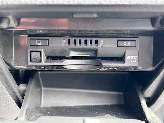 トヨタ カムリ G 大阪府 2018(平30)年 5.5万km プラチナホワイトパールマイカ 純正ナビ(BT/フルセグ/AUX/DVD)/バックカメラ/レーダークルーズコントロール/衝突被害軽減システム/レーンキープアシスト/盗難防止装置/横滑り防止装置/モデリスタ/純正フロアマット/社外アルミホイール/ETC/LEDヘッドライト/オートライト/オートマチックハイビーム/スペアキー/エンジンスタートボタン