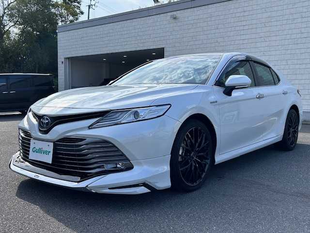 トヨタ カムリ G 大阪府 2018(平30)年 5.5万km プラチナホワイトパールマイカ 純正ナビ(BT/フルセグ/AUX/DVD)/バックカメラ/レーダークルーズコントロール/衝突被害軽減システム/レーンキープアシスト/盗難防止装置/横滑り防止装置/モデリスタ/純正フロアマット/社外アルミホイール/ETC/LEDヘッドライト/オートライト/オートマチックハイビーム/スペアキー/エンジンスタートボタン