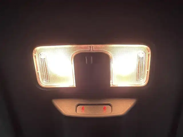 ダイハツ ウェイク L スペシャルリミテッド SAⅢ 徳島県 2021(令3)年 9.2万km シャイニングホワイトパール (株)IDOMが運営する【じしゃロン徳島店】の自社ローン専用車両になりますこちらは現金またはオートローンご利用時の価格です。/自社ローンご希望の方は別途その旨お申付け下さい”	/評価点4.5/スマートアシストIII/社外ナビゲーション/（ラジオ/フルセグ/Bluetooth)/全方位モニター/社外ドライブレコーダー/ETC/トラクションコントロール/左パワースライドドア/オート電動格納ミラー/ハロゲンヘッドライト/フォグランプ/ヘッドライトレベリング/オートハイビーム/ステアリングリモコン/社外フロアマット/サイドバイザー/Wエアバック/１２V１２０Wアクセサリーソケット