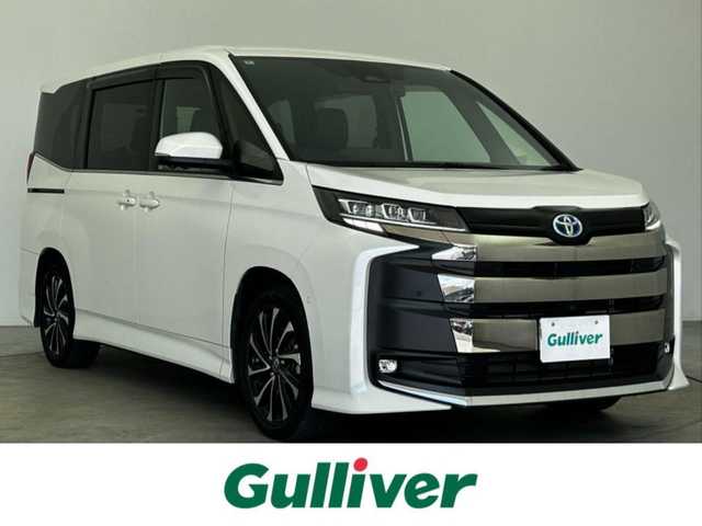 トヨタ ノア ハイブリッド S－Z 大分県 2022(令4)年 3.2万km ホワイトパールクリスタルシャイン 純正10型ディスプレィオーディオナビ/（Bluetooth/CarPlay/CD/DVD)/快適利便パッケージ/・パワーバックドア/・ナノイーX/・シートヒーター/・２列目オットマンシート/・ステアリングヒーター/・ハンズフリーパワースライドドア/LEDヘッドライト/ハーフレザーシート/トヨタセーフティセンス/（衝突回避支援パッケージ）/・プリクラッシュセーフティ/・レーントレーンシングアシスト/・レーダークルーズコントロール/・オートマチックハイビーム/フリップダウンモニター/ステアリングヒーター/パーキングアシスト/前後クリアランスソナー/プッシュエンジンスタート/スマートキー/ビルトインETC2.0/保証書＆取説