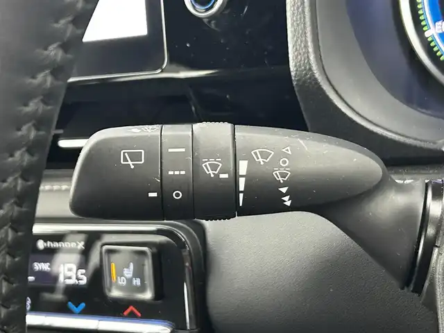 トヨタ ノア ハイブリッド S－Z 大分県 2022(令4)年 3.2万km ホワイトパールクリスタルシャイン 純正10型ディスプレィオーディオナビ/（Bluetooth/CarPlay/CD/DVD)/快適利便パッケージ/・パワーバックドア/・ナノイーX/・シートヒーター/・２列目オットマンシート/・ステアリングヒーター/・ハンズフリーパワースライドドア/LEDヘッドライト/ハーフレザーシート/トヨタセーフティセンス/（衝突回避支援パッケージ）/・プリクラッシュセーフティ/・レーントレーンシングアシスト/・レーダークルーズコントロール/・オートマチックハイビーム/フリップダウンモニター/ステアリングヒーター/パーキングアシスト/前後クリアランスソナー/プッシュエンジンスタート/スマートキー/ビルトインETC2.0/保証書＆取説