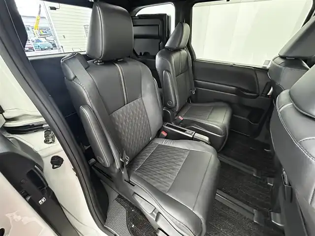 トヨタ ノア ハイブリッド S－Z 大分県 2022(令4)年 3.2万km ホワイトパールクリスタルシャイン 純正10型ディスプレィオーディオナビ/（Bluetooth/CarPlay/CD/DVD)/快適利便パッケージ/・パワーバックドア/・ナノイーX/・シートヒーター/・２列目オットマンシート/・ステアリングヒーター/・ハンズフリーパワースライドドア/LEDヘッドライト/ハーフレザーシート/トヨタセーフティセンス/（衝突回避支援パッケージ）/・プリクラッシュセーフティ/・レーントレーンシングアシスト/・レーダークルーズコントロール/・オートマチックハイビーム/フリップダウンモニター/ステアリングヒーター/パーキングアシスト/前後クリアランスソナー/プッシュエンジンスタート/スマートキー/ビルトインETC2.0/保証書＆取説