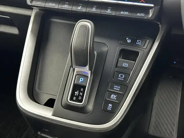 トヨタ ノア ハイブリッド S－Z 大分県 2022(令4)年 3.2万km ホワイトパールクリスタルシャイン 純正10型ディスプレィオーディオナビ/（Bluetooth/CarPlay/CD/DVD)/快適利便パッケージ/・パワーバックドア/・ナノイーX/・シートヒーター/・２列目オットマンシート/・ステアリングヒーター/・ハンズフリーパワースライドドア/LEDヘッドライト/ハーフレザーシート/トヨタセーフティセンス/（衝突回避支援パッケージ）/・プリクラッシュセーフティ/・レーントレーンシングアシスト/・レーダークルーズコントロール/・オートマチックハイビーム/フリップダウンモニター/ステアリングヒーター/パーキングアシスト/前後クリアランスソナー/プッシュエンジンスタート/スマートキー/ビルトインETC2.0/保証書＆取説