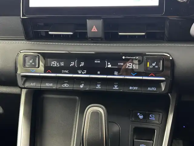 トヨタ ノア ハイブリッド S－Z 大分県 2022(令4)年 3.2万km ホワイトパールクリスタルシャイン 純正10型ディスプレィオーディオナビ/（Bluetooth/CarPlay/CD/DVD)/快適利便パッケージ/・パワーバックドア/・ナノイーX/・シートヒーター/・２列目オットマンシート/・ステアリングヒーター/・ハンズフリーパワースライドドア/LEDヘッドライト/ハーフレザーシート/トヨタセーフティセンス/（衝突回避支援パッケージ）/・プリクラッシュセーフティ/・レーントレーンシングアシスト/・レーダークルーズコントロール/・オートマチックハイビーム/フリップダウンモニター/ステアリングヒーター/パーキングアシスト/前後クリアランスソナー/プッシュエンジンスタート/スマートキー/ビルトインETC2.0/保証書＆取説