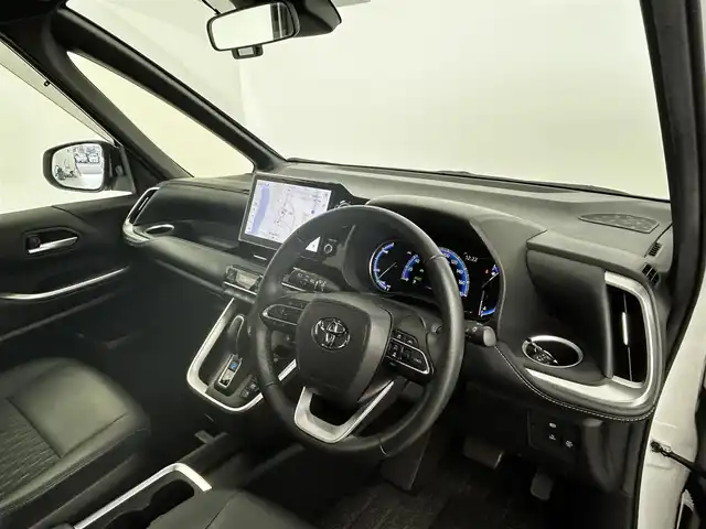 トヨタ ノア ハイブリッド S－Z 大分県 2022(令4)年 3.2万km ホワイトパールクリスタルシャイン 純正10型ディスプレィオーディオナビ/（Bluetooth/CarPlay/CD/DVD)/快適利便パッケージ/・パワーバックドア/・ナノイーX/・シートヒーター/・２列目オットマンシート/・ステアリングヒーター/・ハンズフリーパワースライドドア/LEDヘッドライト/ハーフレザーシート/トヨタセーフティセンス/（衝突回避支援パッケージ）/・プリクラッシュセーフティ/・レーントレーンシングアシスト/・レーダークルーズコントロール/・オートマチックハイビーム/フリップダウンモニター/ステアリングヒーター/パーキングアシスト/前後クリアランスソナー/プッシュエンジンスタート/スマートキー/ビルトインETC2.0/保証書＆取説