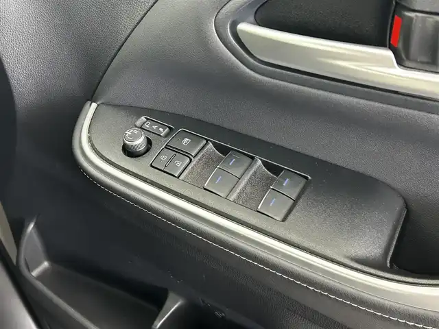 トヨタ ノア ハイブリッド S－Z 大分県 2022(令4)年 3.2万km ホワイトパールクリスタルシャイン 純正10型ディスプレィオーディオナビ/（Bluetooth/CarPlay/CD/DVD)/快適利便パッケージ/・パワーバックドア/・ナノイーX/・シートヒーター/・２列目オットマンシート/・ステアリングヒーター/・ハンズフリーパワースライドドア/LEDヘッドライト/ハーフレザーシート/トヨタセーフティセンス/（衝突回避支援パッケージ）/・プリクラッシュセーフティ/・レーントレーンシングアシスト/・レーダークルーズコントロール/・オートマチックハイビーム/フリップダウンモニター/ステアリングヒーター/パーキングアシスト/前後クリアランスソナー/プッシュエンジンスタート/スマートキー/ビルトインETC2.0/保証書＆取説