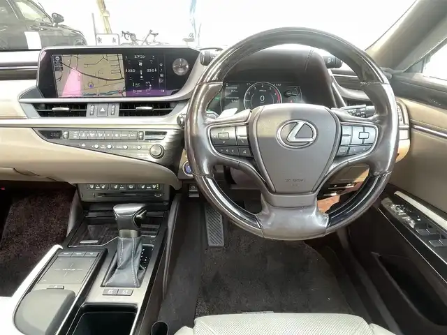 レクサス ＥＳ 300h バージョンL 宮崎県 2018(平30)年 7.1万km ソニックチタニウム 純正ナビ/　AM FM CD DVD　TV　BT/全方位カメラ/レクサスセーフティーセンス/　・プリクラッシュセーフティー/　・レーンディパーチャーアラート/　・オートマチックハイビーム/レザーシート/シートヒーター/シートクーラー/ステアリングヒーター/サンルーフ/デジタルインナーミラー/ETC車載器/純正アルミ/LED3眼ヘッドライト/ウィンカーミラー/スマートキー/プッシュスタート