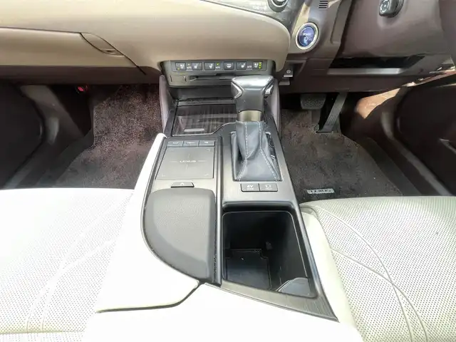 レクサス ＥＳ 300h バージョンL 宮崎県 2018(平30)年 7.1万km ソニックチタニウム 純正ナビ/　AM FM CD DVD　TV　BT/全方位カメラ/レクサスセーフティーセンス/　・プリクラッシュセーフティー/　・レーンディパーチャーアラート/　・オートマチックハイビーム/レザーシート/シートヒーター/シートクーラー/ステアリングヒーター/サンルーフ/デジタルインナーミラー/ETC車載器/純正アルミ/LED3眼ヘッドライト/ウィンカーミラー/スマートキー/プッシュスタート